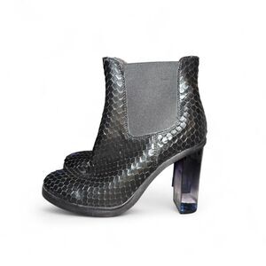 AGL Attilio Giusti Leombruni Women’s Size 37 Black Snakeskin Leather Ankle Boots